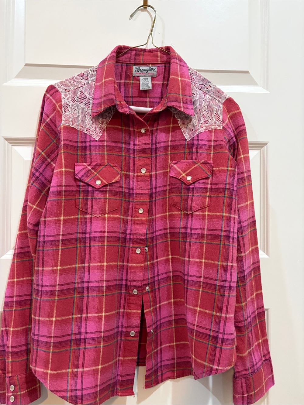 Wrangler Hot Pink and Red Plaid Pearl Snap Lace-Yoke Western Shirt. Wm Sz L